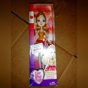 Monster High 11" Doll EVER AFTER APPLE WHITE SNOW Basic Budget 2015.  New in box